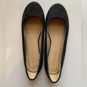 Dream Pairs Black Flats - Size 9